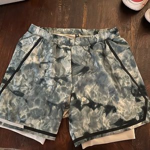 Lulu Lemon men’s lined workout shorts